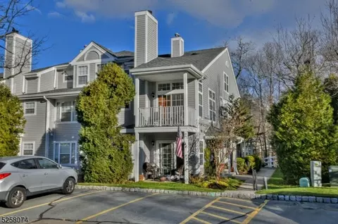 1051 Cambridge Ct, Mahwah, NJ 07430