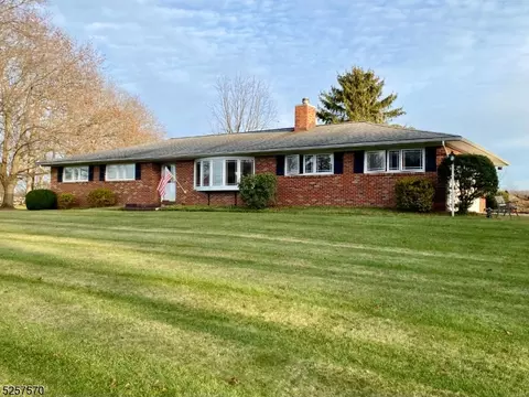 55 Primrose Rd, Hardwick Twp, NJ 07825