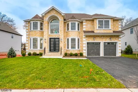 4 Maddie Ct, Colonia, NJ 07067