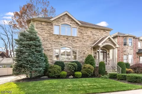 19 W Van Ness Ave, Rutherford, NJ 07070