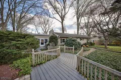 13 Fern Ridge Ln, Titusville, NJ 08560