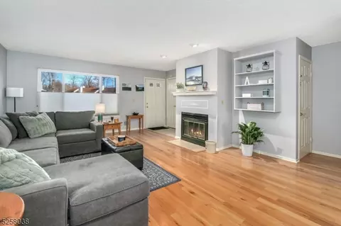 10 Westbrook Ct, Roselle, NJ 07203