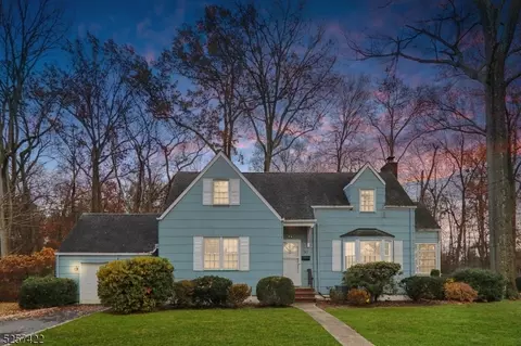 363 Hickory Ave, Garwood, NJ 07027