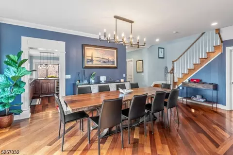 12 Lasher Ln, Edgewater, NJ 07020