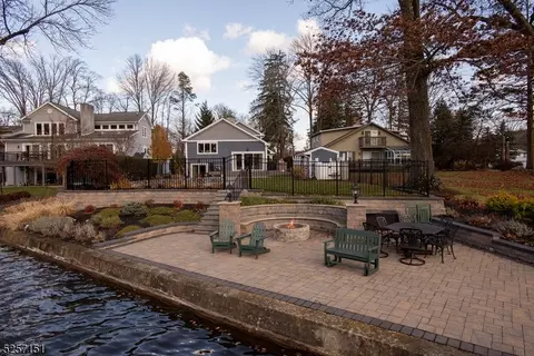 568 W Shore Trl, Sparta, NJ 07871