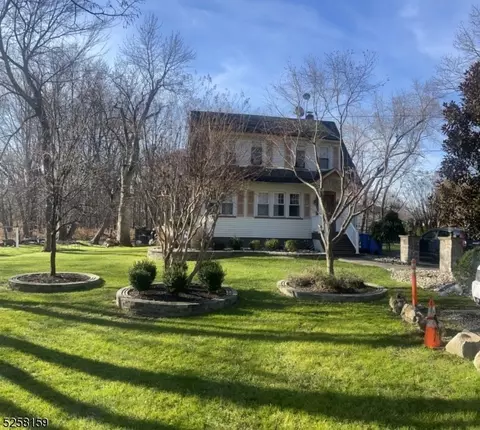 125 Princeton Ln, North Plainfield, NJ 07063