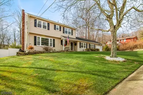 27 Mckinley Dr, Rockaway, NJ 07866