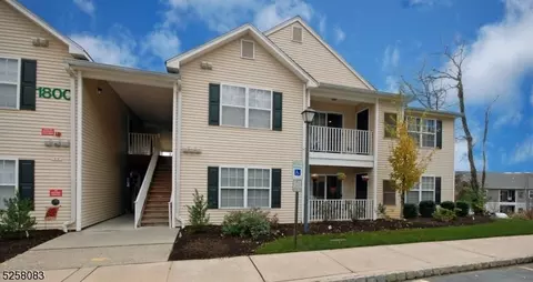1822 King Ct #1822, Green Brook, NJ 08812