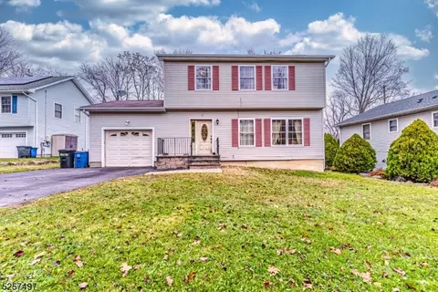 5 Fischer Trl, Denville, NJ 07834