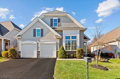 18 Freedom Ln, Franklin Twp, NJ 08873