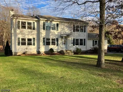 21 Patriot Rd, Jefferson, NJ 07849