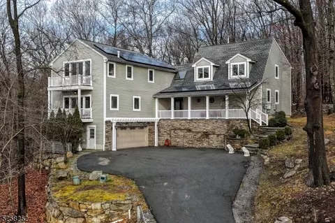 44 Burnt Meadow Rd, Ringwood, NJ 07456