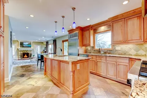 493 Whiton Rd, Branchburg, NJ 08853