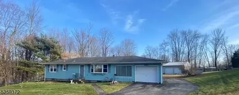 21 Morris Farm Rd, Lafayette, NJ 07848