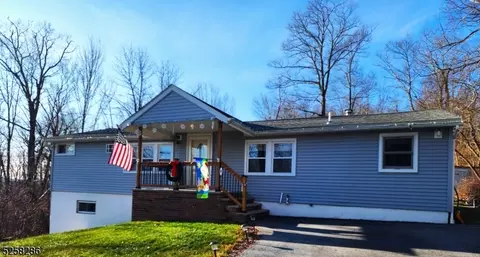 4 Logwood Trl, Newton, NJ 07860