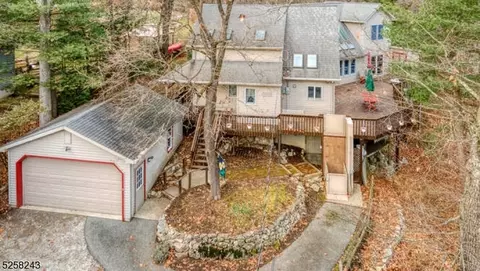 4 Oradell Rd, West Milford Twp, NJ 07421