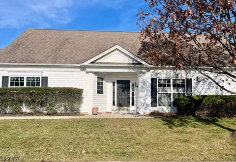 526 Rosecliff Ct, Franklin Twp, NJ 08873