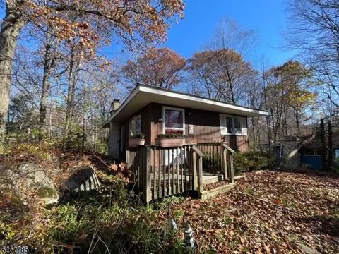 113 Arapaho Trl, Sparta, NJ 07871