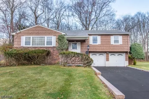 13 Jaclyn Dr, East Hanover, NJ 07936