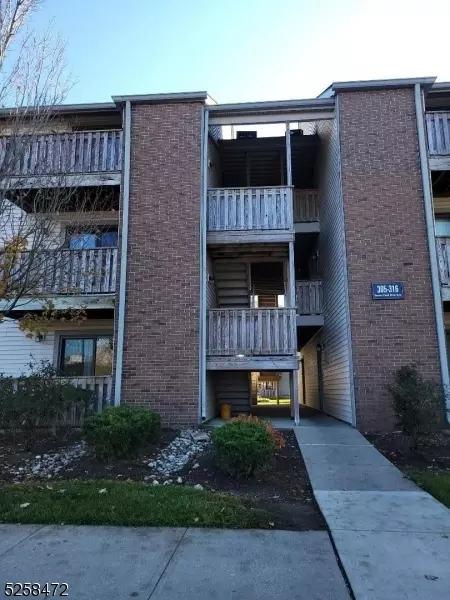 308 Ravens Crest Dr, Plainsboro, NJ 08536