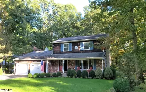 16 Crestview Ln, Hamburg, NJ 07419