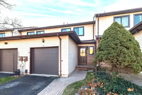 33 Saxonney Cir, Flemington, NJ 08822