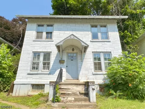575 Tuttle St, Phillipsburg, NJ 08865