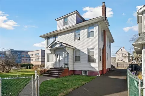 17 Kent Ct, Passaic, NJ 07055