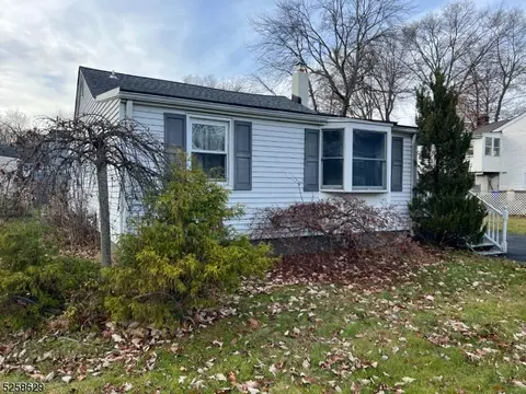 33 Glassboro Rd, Parsippany-troy Hills Twp, NJ 07054