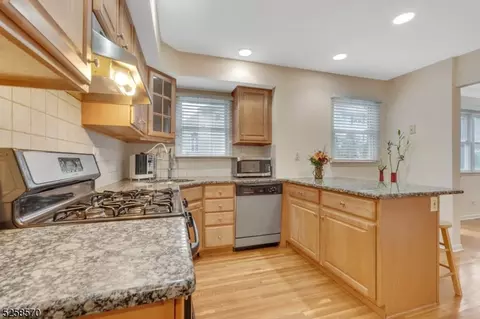 47 Century, Paramus Boro, NJ 07652 photo 15