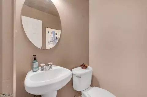 47 Century, Paramus Boro, NJ 07652 photo 20