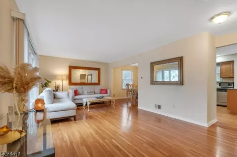 47 Century, Paramus Boro, NJ 07652 photo 4