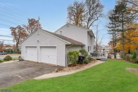 47 Century, Paramus Boro, NJ 07652 photo 3