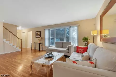 47 Century, Paramus Boro, NJ 07652 photo 6