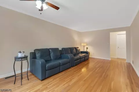 47 Century, Paramus Boro, NJ 07652 photo 17