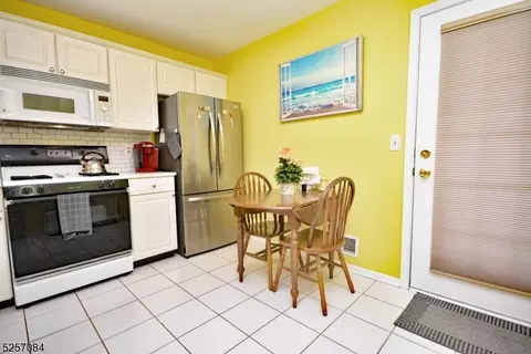 137 Potomac Dr, Basking Ridge, NJ 07920