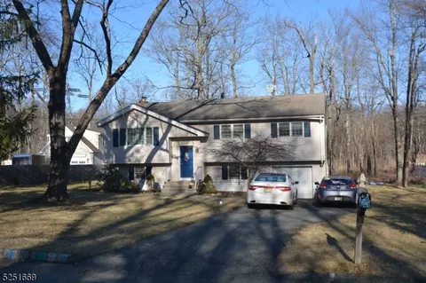 5 Hidden Glen Rd, Washington Twp, NJ 07853