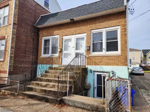 29 Frederick St, Belleville, NJ 07109