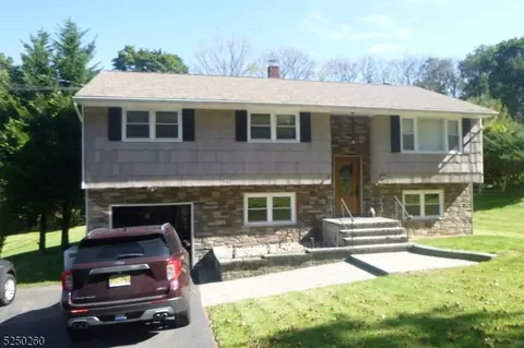 39 Quarry Ridge Rd, Clinton, NJ 08809
