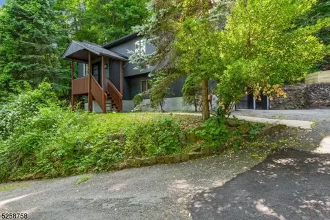 12 Peace Valley Rd, Montville Twp, NJ 07082