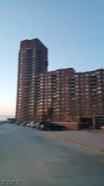 128 Harmon Cove Tower #128, Secaucus, NJ 07094