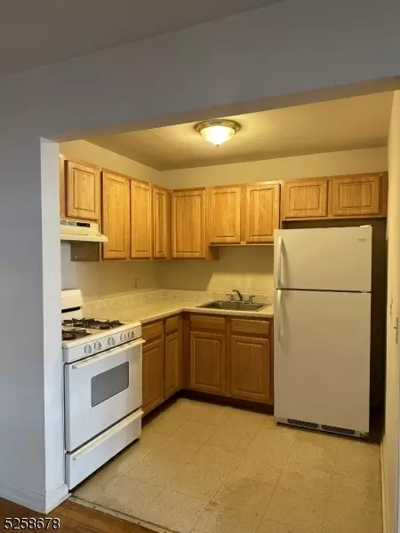 565 Grove St E-11 #E-11, Clifton, NJ 07013
