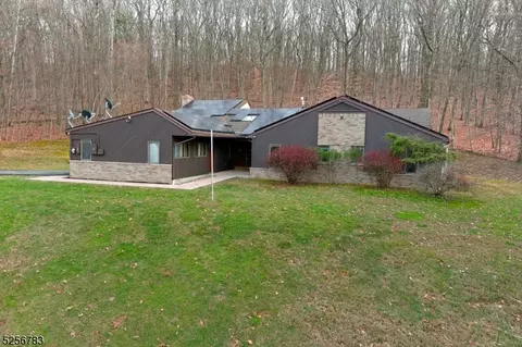 4 Highland Ave, Green Twp, NJ 07821