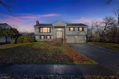 565 Otto Pl, Paramus, NJ 07652 photo 1