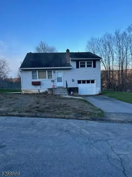 28 Madison Dr, Ogdensburg, NJ 07439