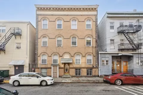 379 E Kinney St, Newark, NJ 07105