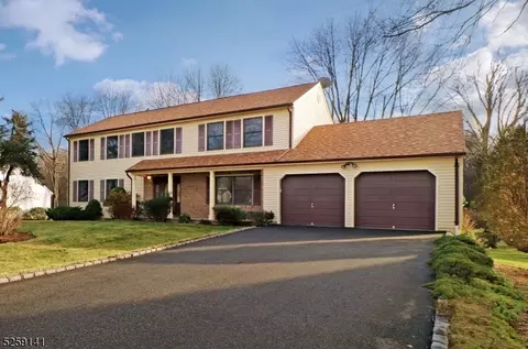 34 Dartmoor Rd, East Hanover, NJ 07936