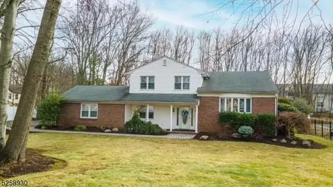54 Fairview Dr, East Hanover, NJ 07936
