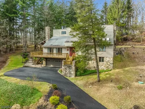 41 Haytown Rd, Lebanon, NJ 08833