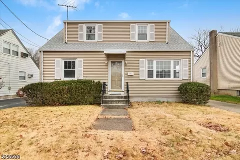 10 Ray Ave, Woodland Park, NJ 07424